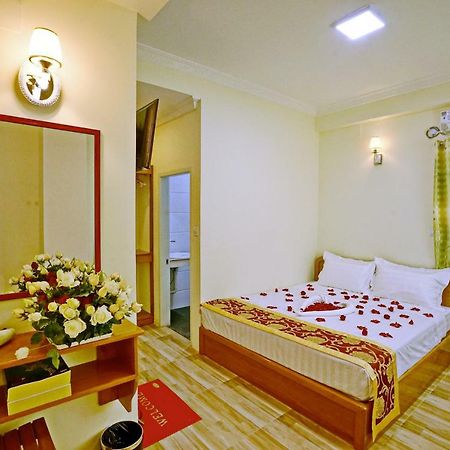 Moon Light Hotel Mandalay Exteriör bild