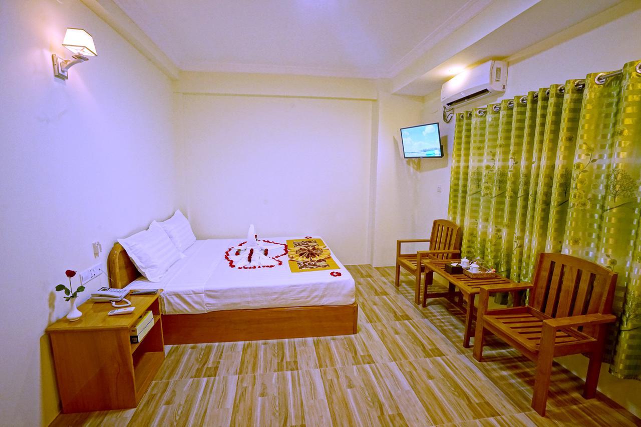 Moon Light Hotel Mandalay Exteriör bild